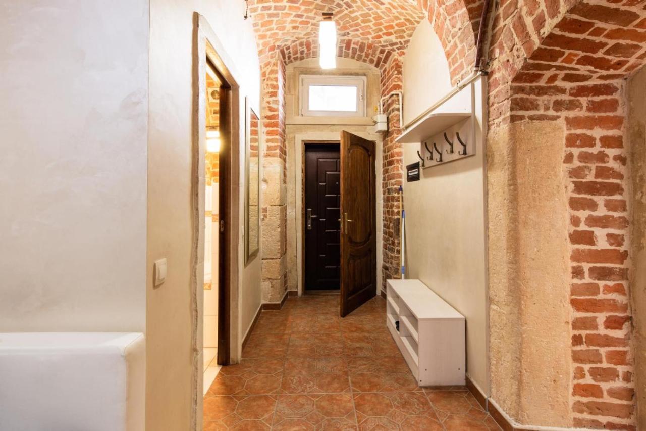 Spirit Of Old Lviv Apartment Main Square ภายนอก รูปภาพ